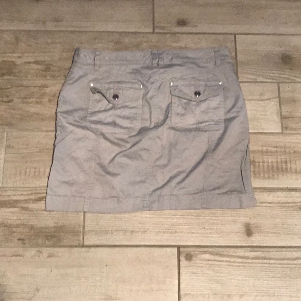 ⬇️KHAKI MINI SKIRT - Picture 2 of 3